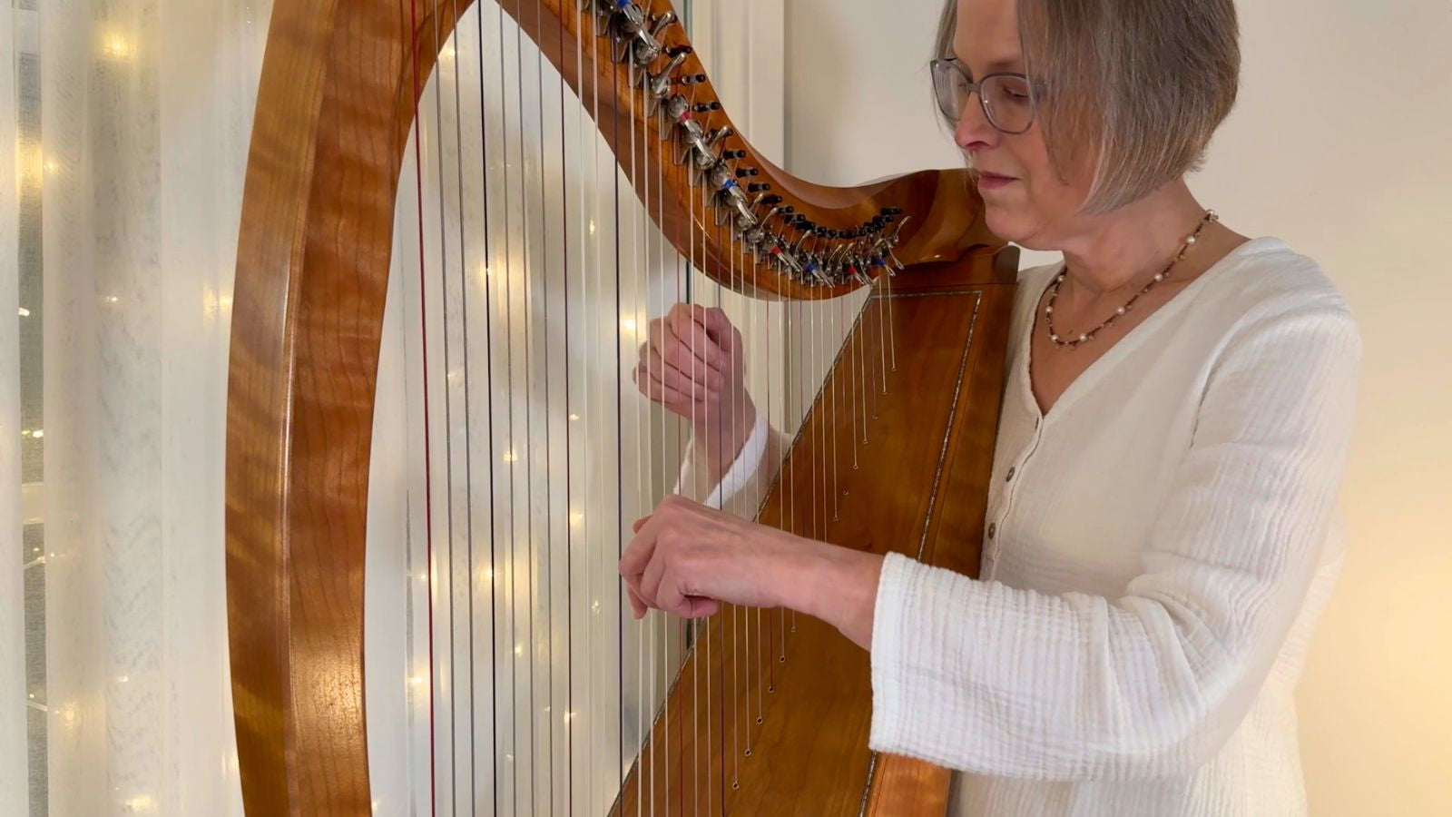 Load video: 3 Easy Christmas Carols, beginner harp